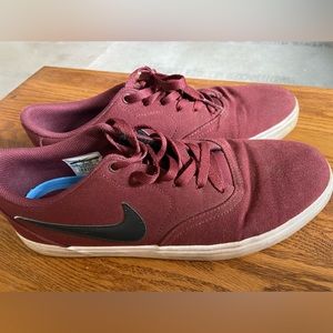 Nike Check Solarsoft Canvas SB 'Dark Team Red'